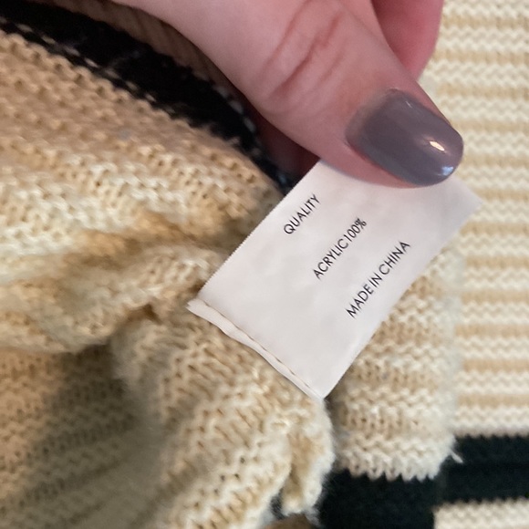 Shilla the Label Tunic Sweater - Picture 4 of 5